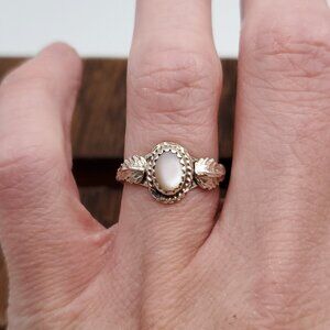 Size 6.5 925 Sterling Silver Cute Leaf Accent Light Shell Ring